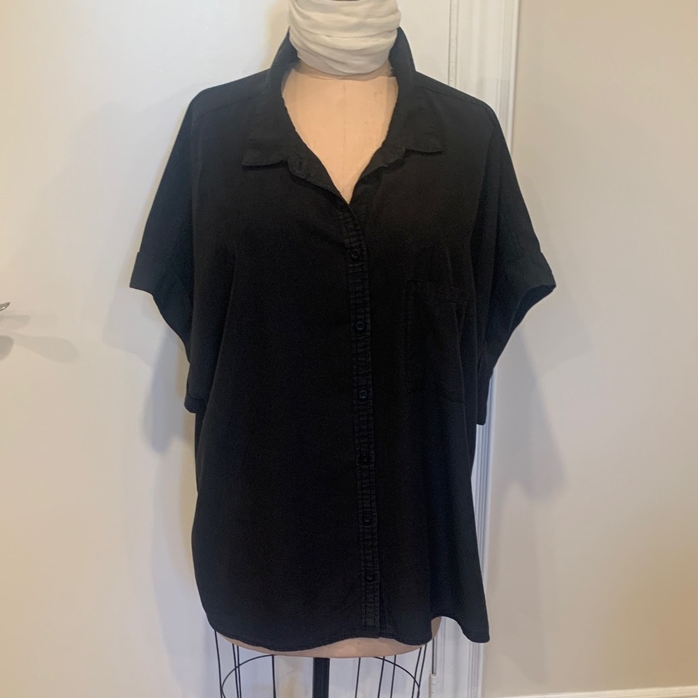 Velvet Heart Black Button Down cap sleeve Shirt
